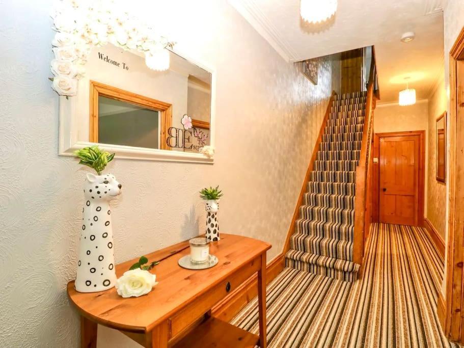 Homely 4 Bedroom Large House Inc Free Parking - Great Location - Fast Wifi - Smart Tv - Sleeps Up To 7! Close To Bournemouth & Poole Town Centre & Sandbanks Εξωτερικό φωτογραφία
