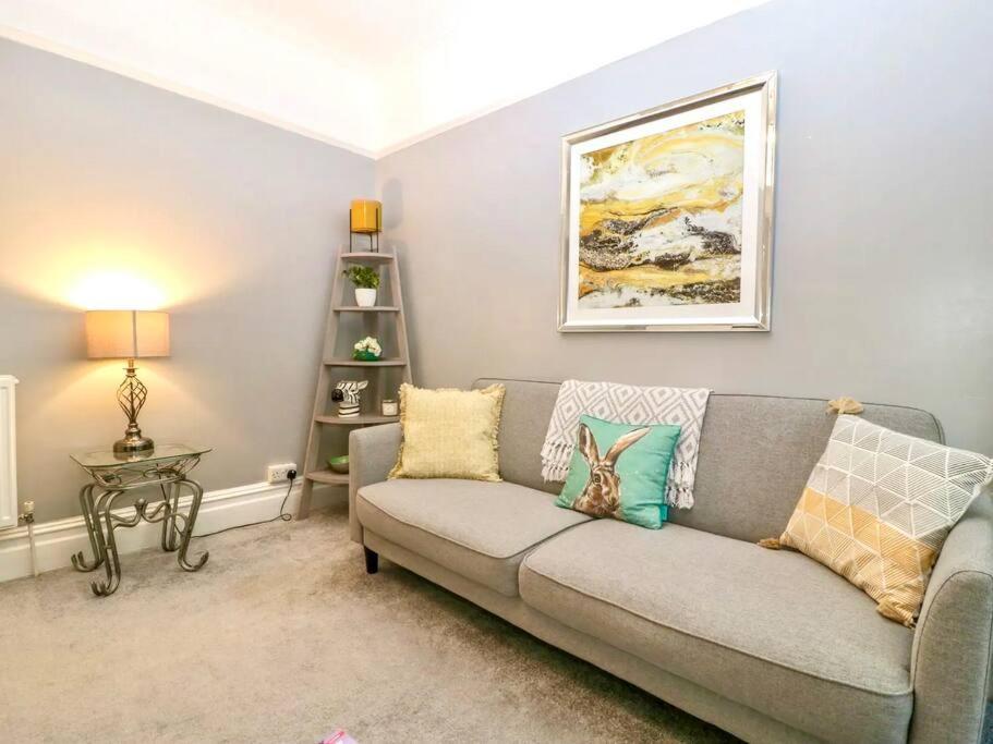 Homely 4 Bedroom Large House Inc Free Parking - Great Location - Fast Wifi - Smart Tv - Sleeps Up To 7! Close To Bournemouth & Poole Town Centre & Sandbanks Εξωτερικό φωτογραφία