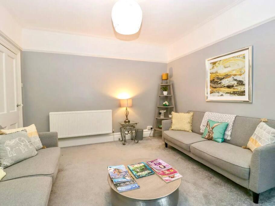 Homely 4 Bedroom Large House Inc Free Parking - Great Location - Fast Wifi - Smart Tv - Sleeps Up To 7! Close To Bournemouth & Poole Town Centre & Sandbanks Εξωτερικό φωτογραφία