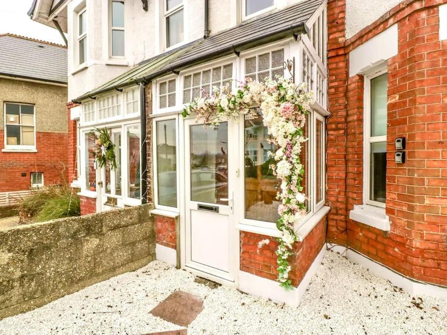 Homely 4 Bedroom Large House Inc Free Parking - Great Location - Fast Wifi - Smart Tv - Sleeps Up To 7! Close To Bournemouth & Poole Town Centre & Sandbanks Εξωτερικό φωτογραφία