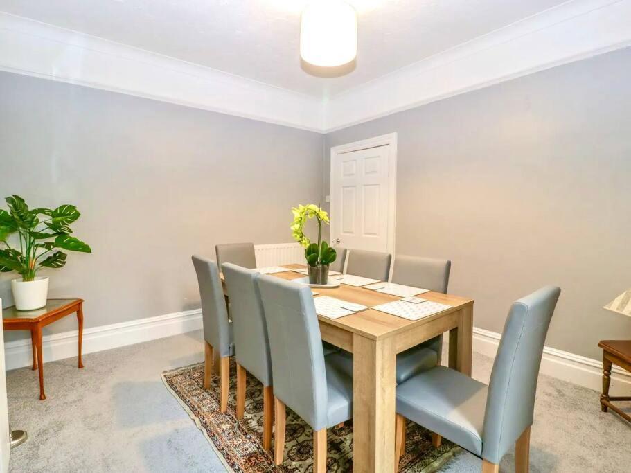 Homely 4 Bedroom Large House Inc Free Parking - Great Location - Fast Wifi - Smart Tv - Sleeps Up To 7! Close To Bournemouth & Poole Town Centre & Sandbanks Εξωτερικό φωτογραφία