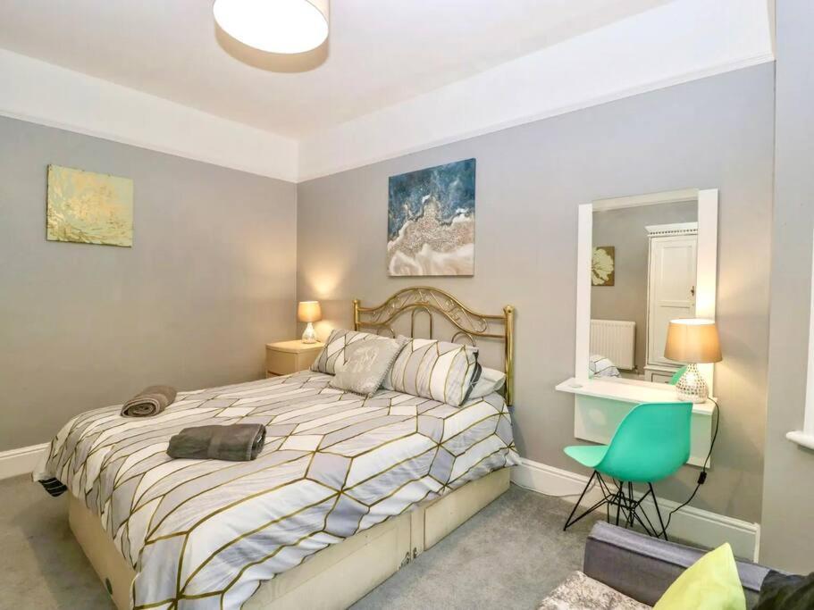 Homely 4 Bedroom Large House Inc Free Parking - Great Location - Fast Wifi - Smart Tv - Sleeps Up To 7! Close To Bournemouth & Poole Town Centre & Sandbanks Εξωτερικό φωτογραφία