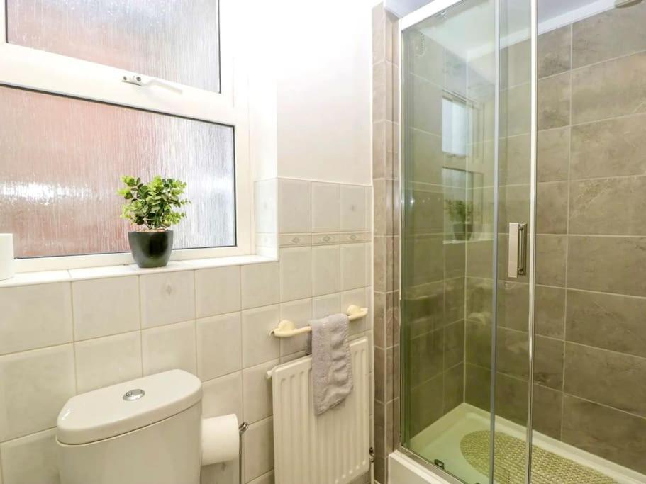 Homely 4 Bedroom Large House Inc Free Parking - Great Location - Fast Wifi - Smart Tv - Sleeps Up To 7! Close To Bournemouth & Poole Town Centre & Sandbanks Εξωτερικό φωτογραφία